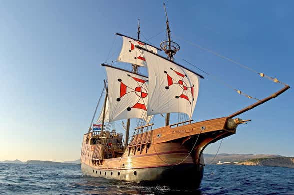 Balade à bord d'un ancien bateau autour des îles Élaphites